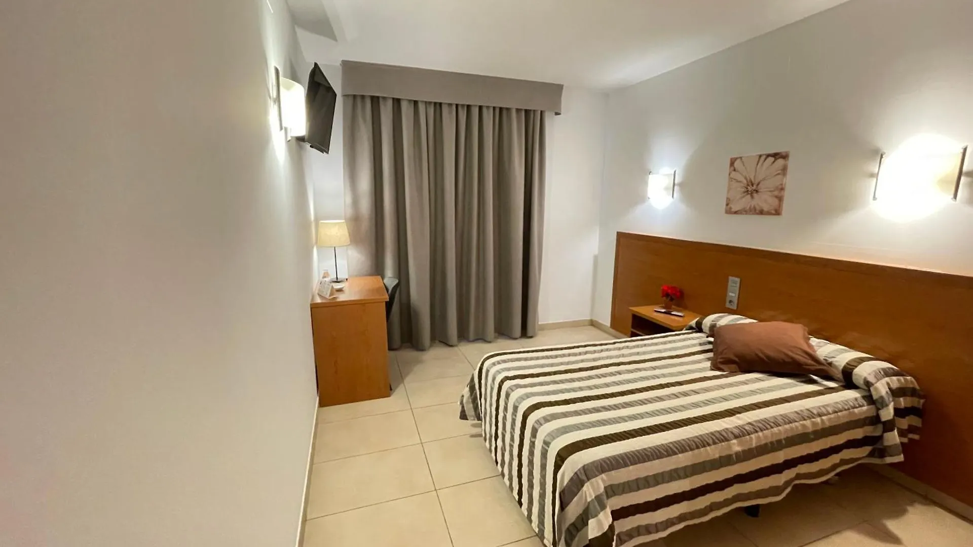 **  Hotel Avenida Эль-Морель Испания